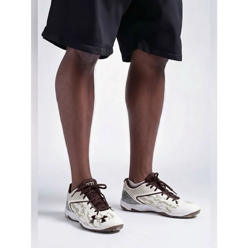 UNDER ARMOUR CLEATS - Picture 2 of 8